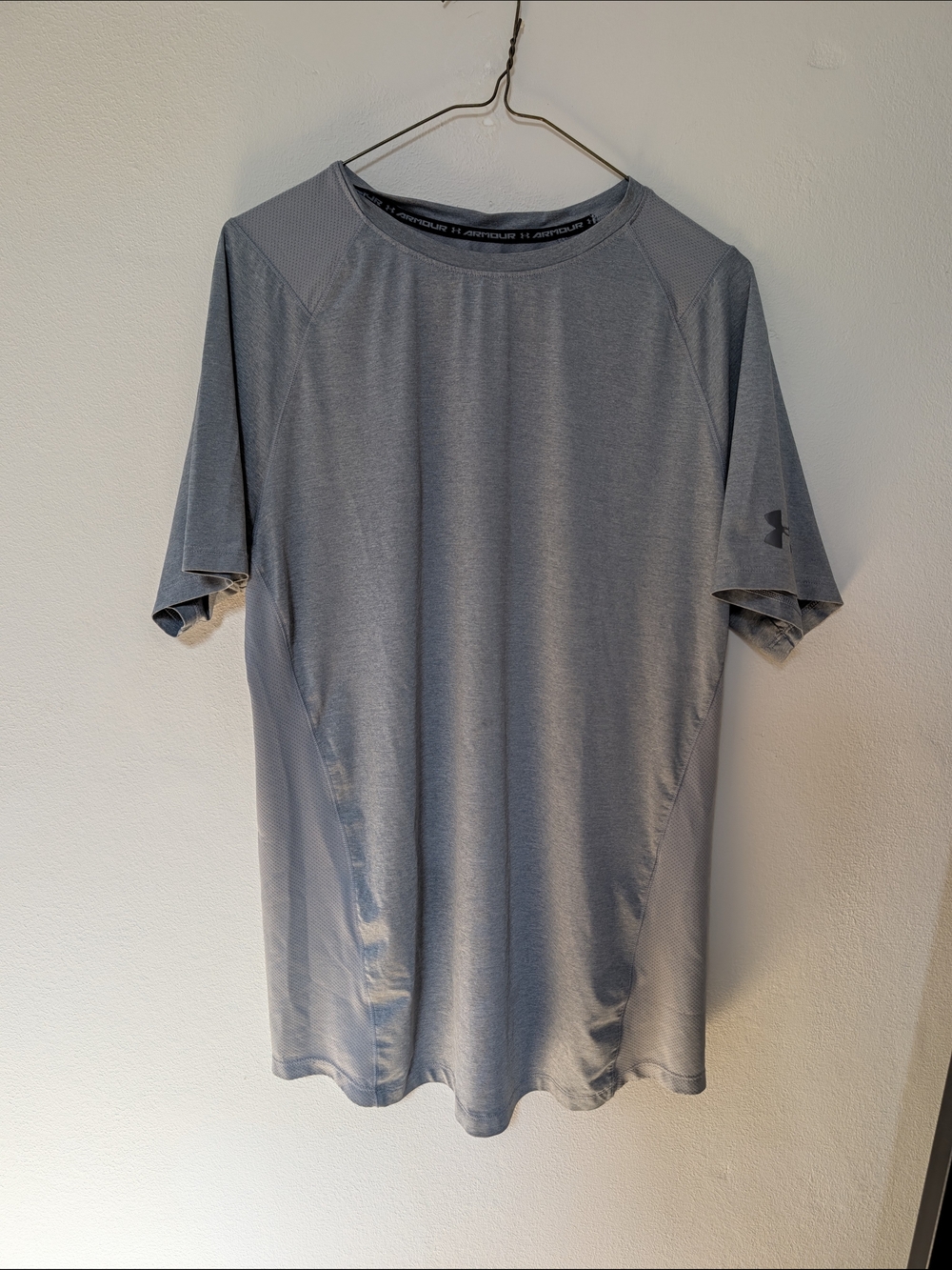 Under Armour Men’s Light Gray Athletic Short-Sleeve Tee